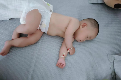 淮北三个月宝宝抬头不稳